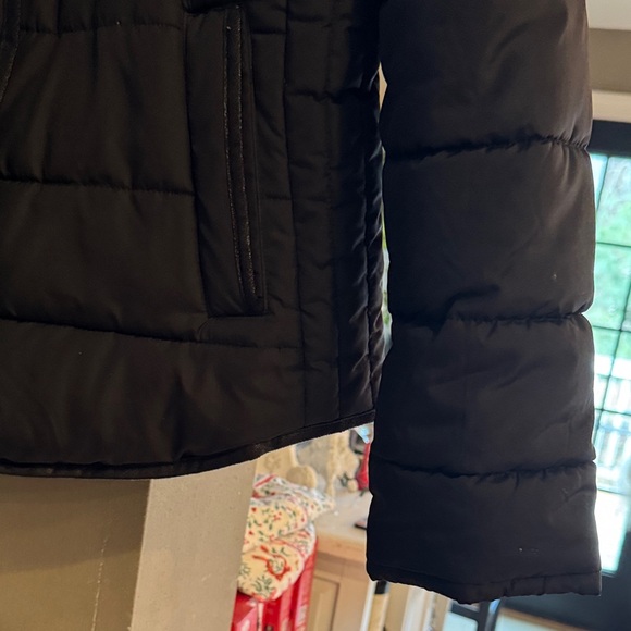 Old Navy Black Puffer Jacket with Faux Fur Trim - Picture 4 of 5